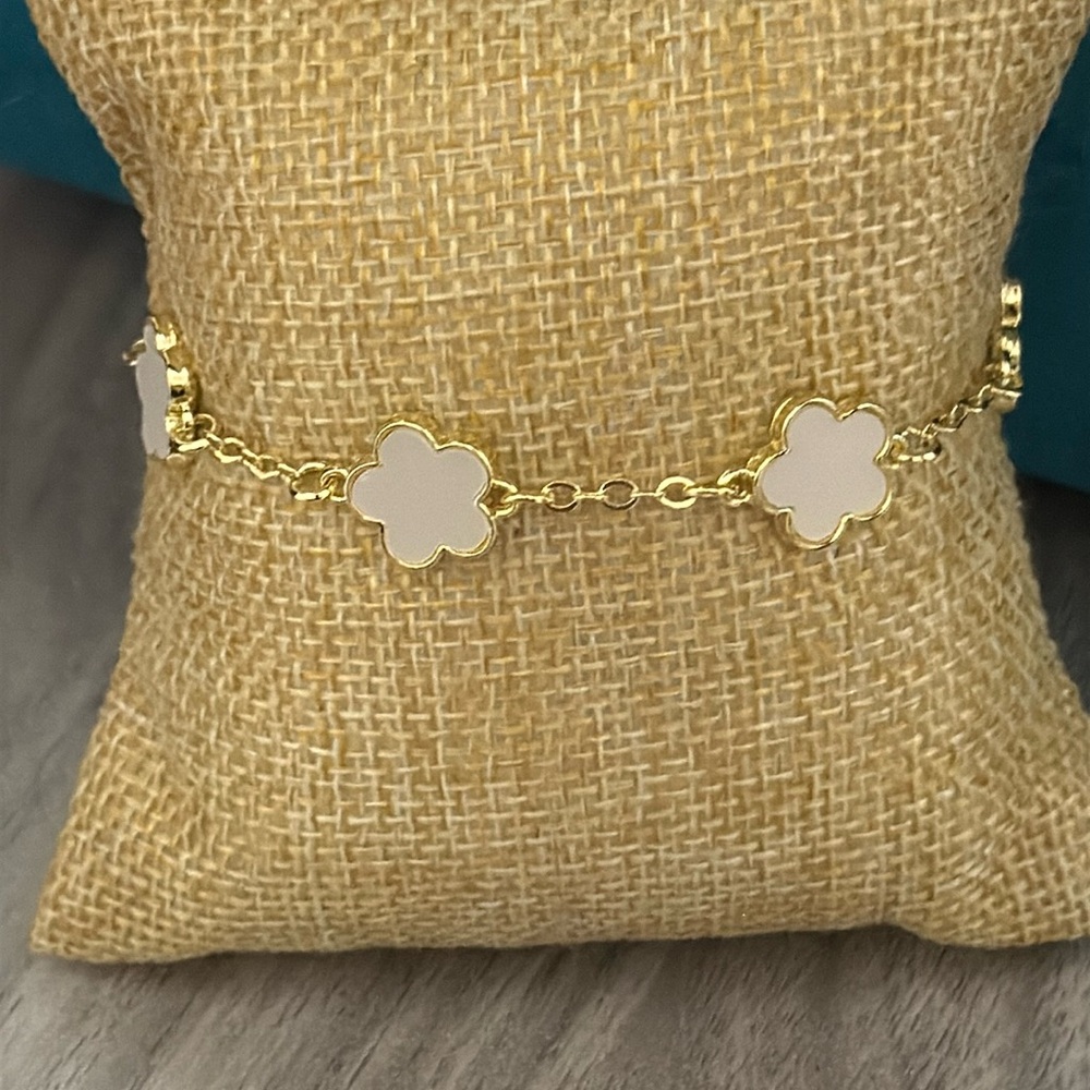 🎉❤️ NEW Gold Plated Clover Charm Bracelet